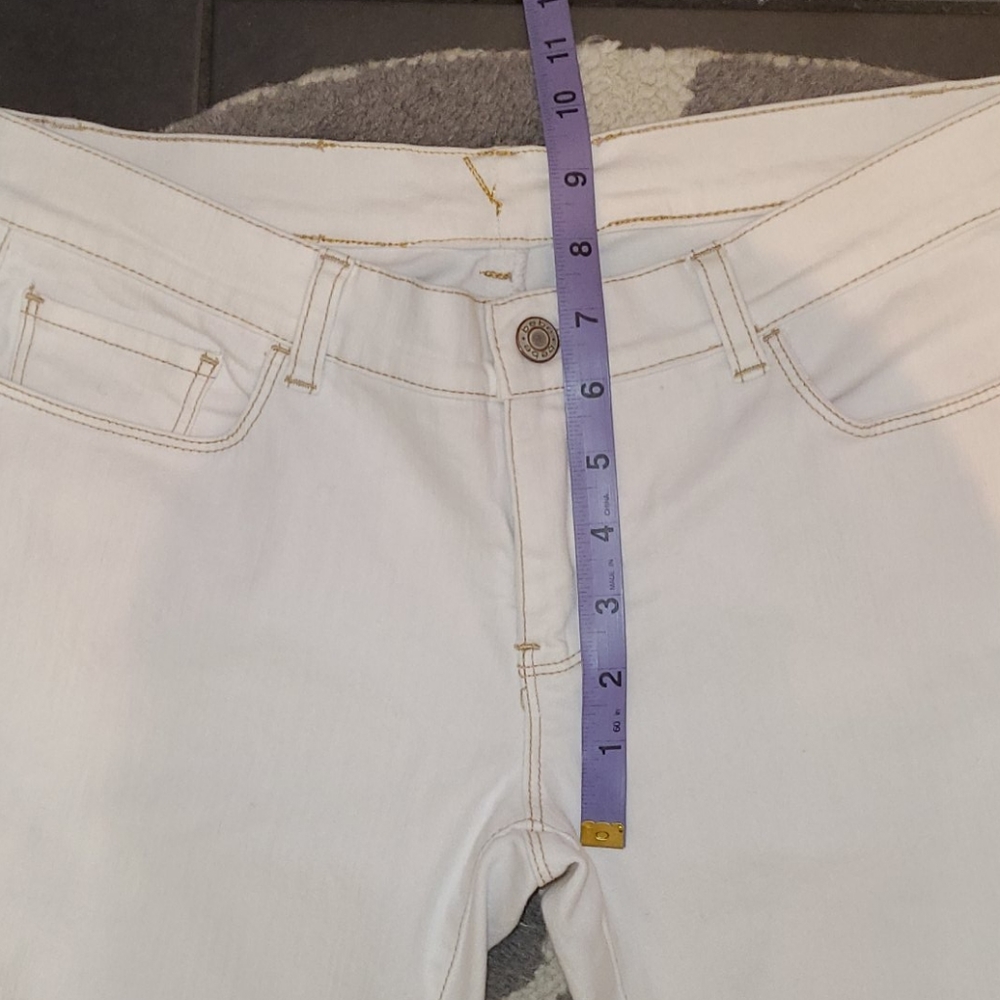 BEBE ♥ White Coral Design Bell Bottom Jeans - NWOT - Picture 8 of 12